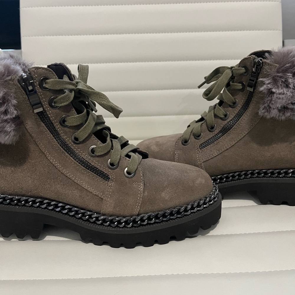 Vince Camuto Womens Meerie Brown Suede Round Toe Lace Up Ankle Boots Shoes NWOT